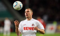 王曼昱复出首秀出彩，雷霆主场绝杀本菲卡豪取40连胜——竞技世界的双重高潮